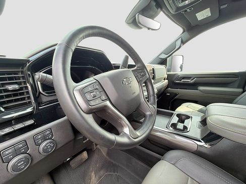 Used 2024 Chevrolet Silverado 2500 ZR2 w/ Technology Package AWD/4WD image 10