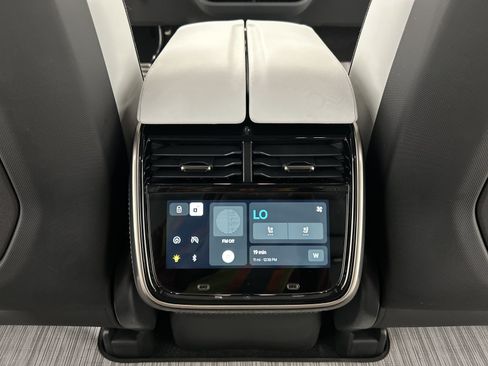 Used 2023 Rivian R1S Adventure AWD/4WD image 30