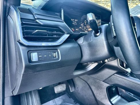 Used 2025 GMC Acadia Elevation image 9