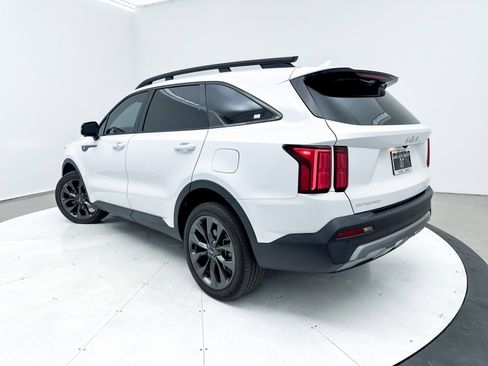Used 2023 Kia Sorento SX Prestige image 2