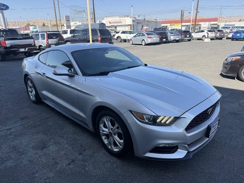 Used 2016 Ford Mustang Coupe RWD image 1