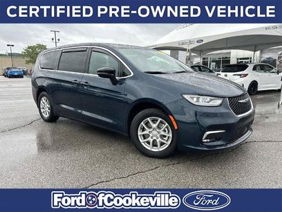 Used 2025 Chrysler Pacifica Select