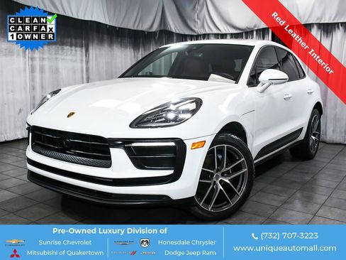 Used 2022 Porsche Macan AWD/4WD image 1