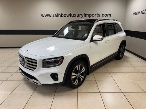 Used 2025 Mercedes-Benz GLB 250 image 3