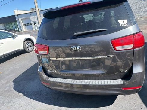Used 2017 Kia Sedona LX FWD image 5