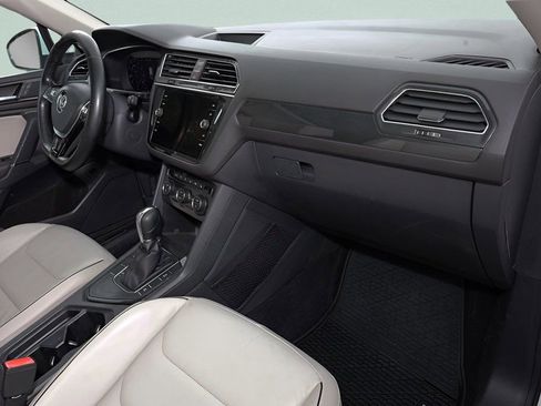 Used 2018 Volkswagen Tiguan SEL Premium image 25