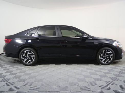 Used 2024 Volkswagen Jetta SEL FWD image 2