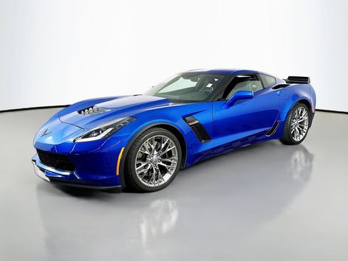 Used 2015 Chevrolet Corvette Z06 w/ 3LZ Preferred Equipment Group RWD image 4