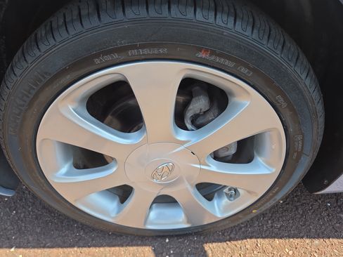 Used 2012 Hyundai Elantra Limited FWD image 12