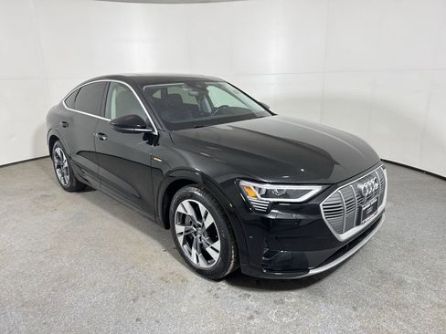 Used 2020 Audi e-tron Premium Plus image 33