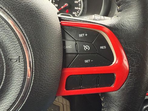 Used 2016 Jeep Renegade Limited image 11