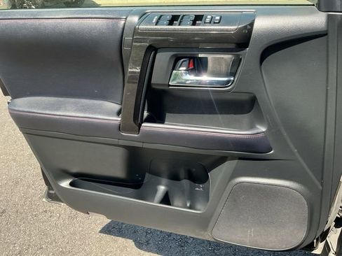 Used 2019 Toyota 4Runner TRD Off-Road Premium AWD/4WD image 28