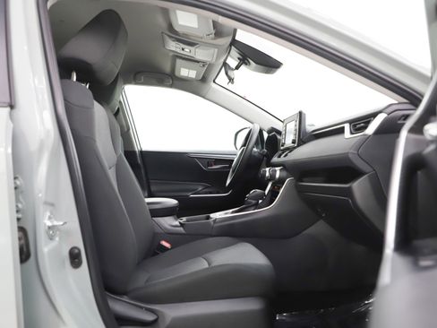 Used 2022 Toyota RAV4 XLE image 11