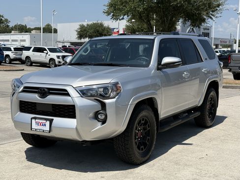 Used 2024 Toyota 4Runner SR5 Premium w/ Moonroof Package RWD image 9
