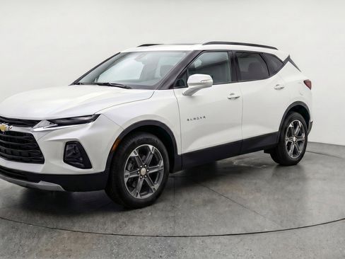 Used 2025 Chevrolet Blazer LT image 3