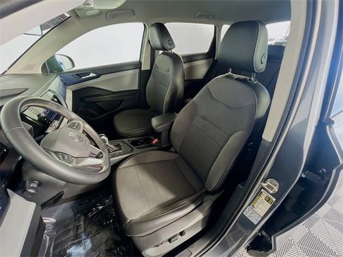 Used 2022 Volkswagen Taos SE image 9