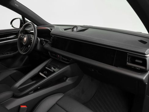 New 2025 Porsche Macan 4 Electric image 25