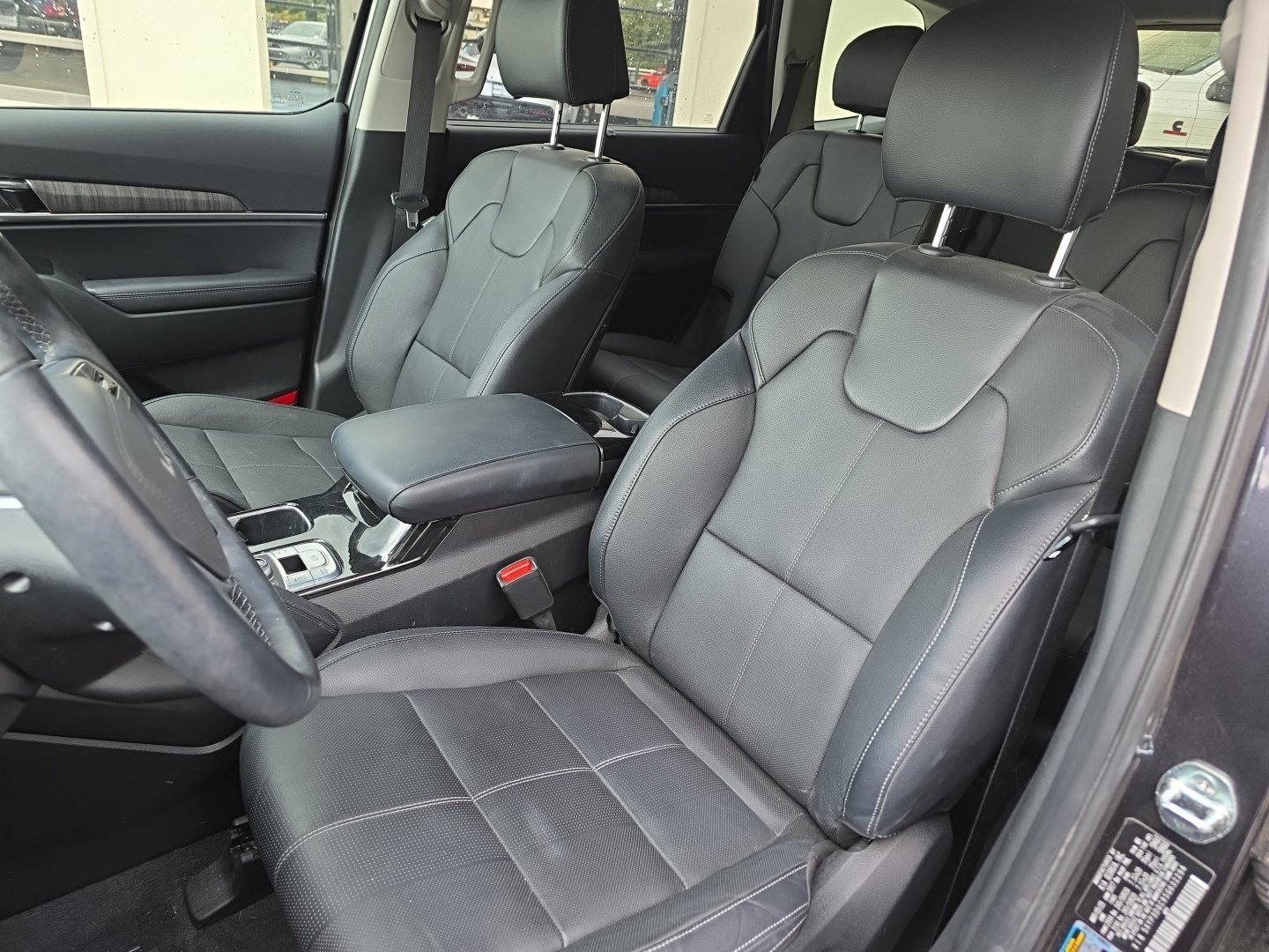 Used 2025 Kia Telluride EX w/ EX Captain's Chair Package AWD/4WD image 7