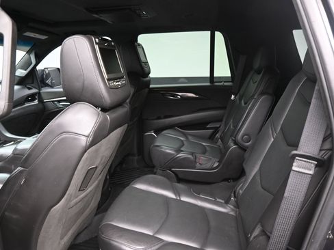 Used 2018 Cadillac Escalade Platinum AWD/4WD image 17