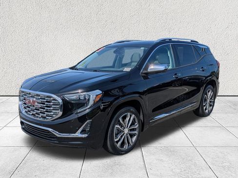 Used 2020 GMC Terrain Denali w/ Denali Premium Package FWD image 7