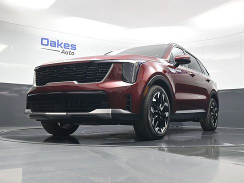 Certified 2025 Kia Sorento EX image 43