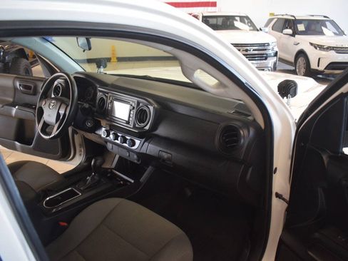 Used 2017 Toyota Tacoma SR AWD/4WD image 49