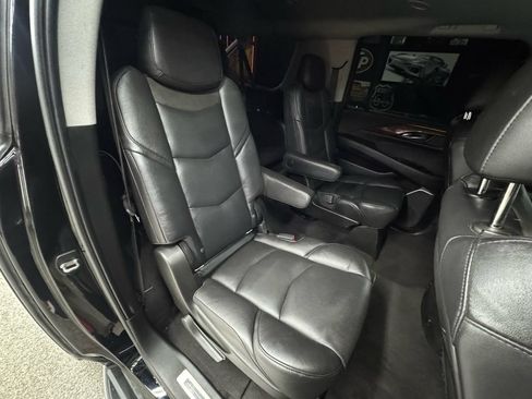 Used 2020 Cadillac Escalade ESV Luxury w/ Escalade Sport Edition AWD/4WD image 20