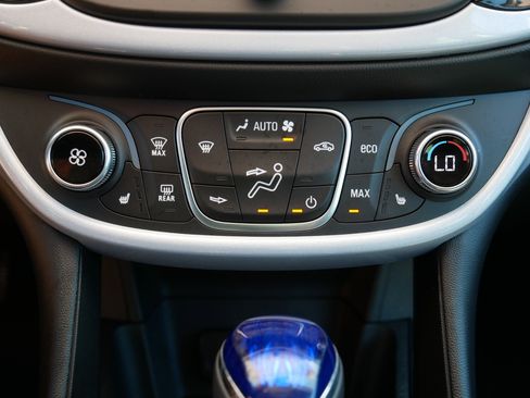 Used 2016 Chevrolet Volt LT w/ Comfort Package FWD image 23