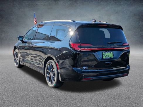 New 2026 Chrysler Pacifica Select FWD image 5
