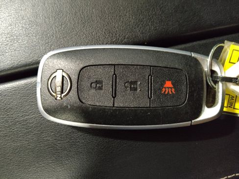 Used 2023 Nissan Rogue S FWD image 32