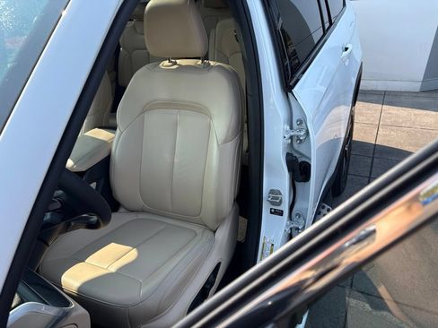 Used 2023 Jeep Grand Cherokee L Limited AWD/4WD image 12