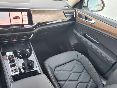 New 2026 Volkswagen Atlas SE FWD image 17