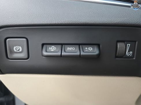 Used 2023 Buick Enclave Avenir w/ Avenir Technology Package image 31