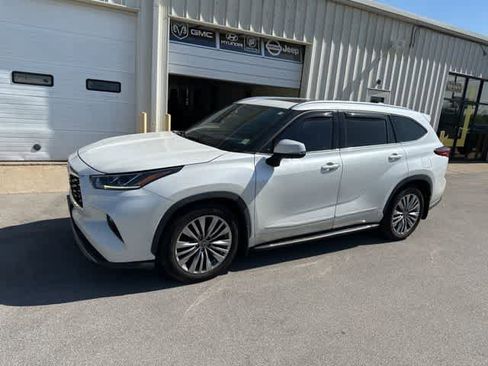 Used 2020 Toyota Highlander Platinum image 16