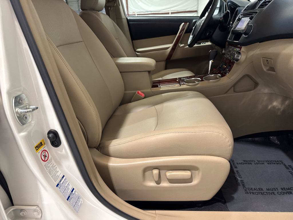 Used 2013 Toyota Highlander Limited AWD/4WD image 52