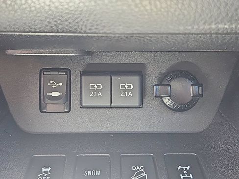 Used 2019 Toyota Highlander Limited Platinum AWD/4WD image 18