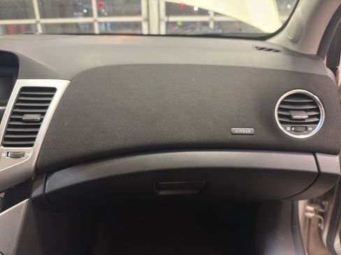 Used 2011 Chevrolet Cruze LT image 22