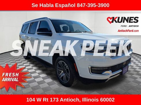 Used 2024 Jeep Wagoneer L Series II w/ Flexible Seating Group AWD/4WD image 1