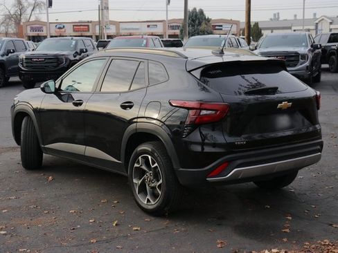 Used 2025 Chevrolet Trax LT image 4