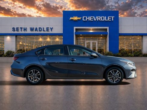 Used 2024 Kia Forte LXS w/ LXS Technology Package FWD image 8