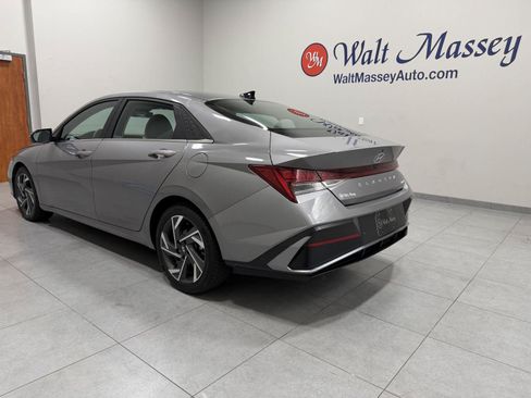 Used 2024 Hyundai Elantra Limited FWD image 3