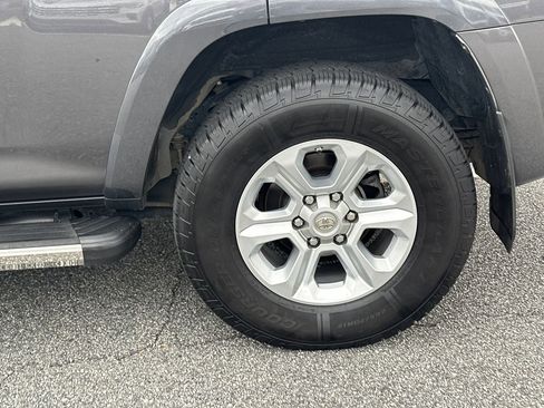 Used 2017 Toyota 4Runner SR5 image 19