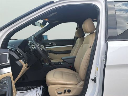 Used 2017 Ford Explorer XLT w/ Equipment Group 202A FWD image 10