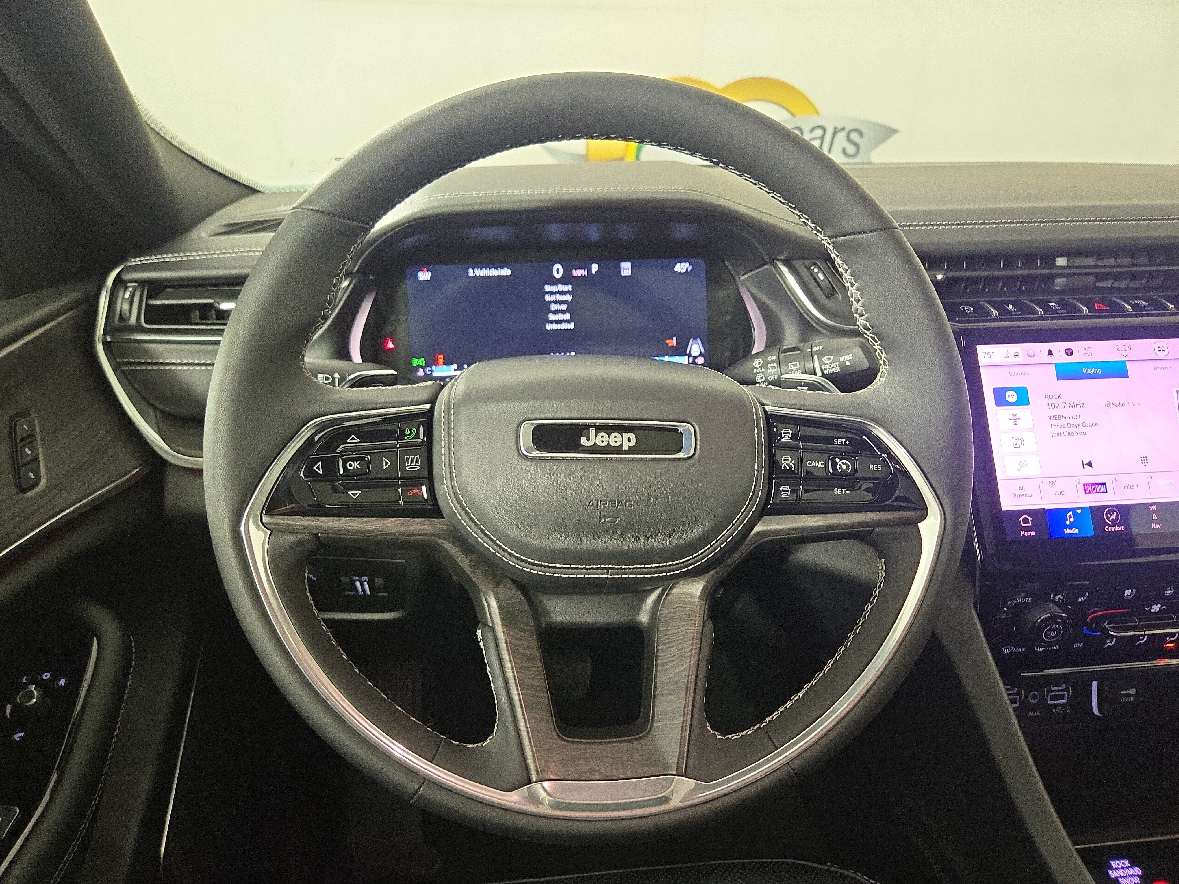 Certified 2025 Jeep Grand Cherokee Overland AWD/4WD image 15