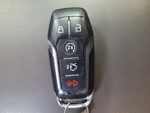 Used 2017 Lincoln MKX Reserve image 32