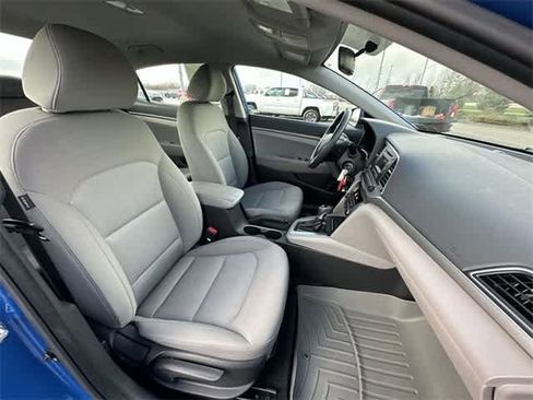 Used 2017 Hyundai Elantra SE image 16