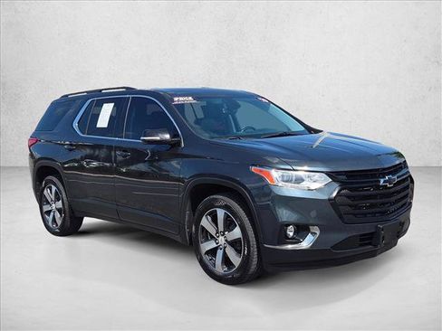 Used 2019 Chevrolet Traverse LT w/ LT Premium Package FWD image 3