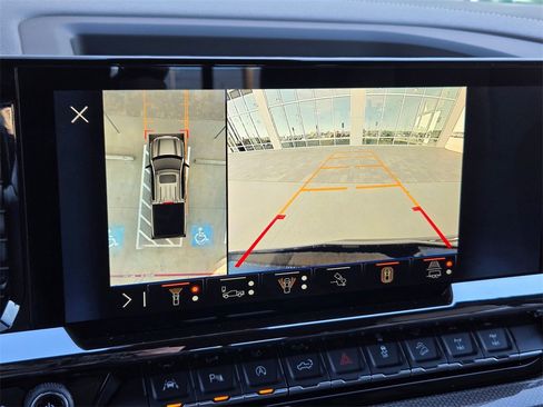 Used 2025 Chevrolet Silverado 1500 ZR2 w/ Technology Package image 37