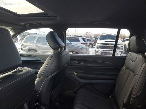 New 2025 Jeep Grand Cherokee L Altitude image 10