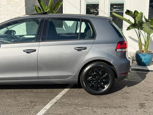 Used 2013 Volkswagen Golf 4-Door FWD image 9